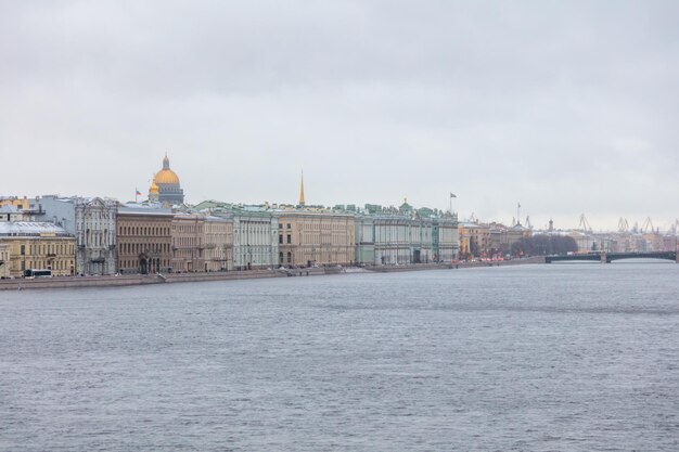 写真 クレムリンとセント。川の向こうにはサンクトペテルブルクが見えます。