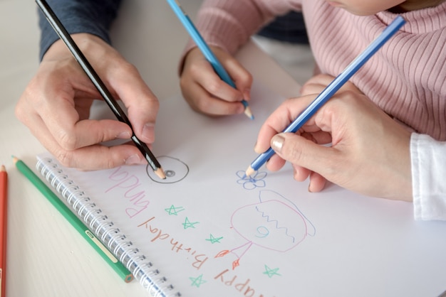 写真 両親は本を書きます。