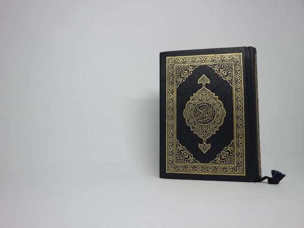 写真 コーラン イスラム教徒の聖書 イスラム教徒の礼拝ガイド