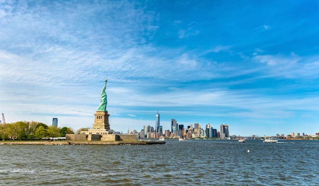 미국 뉴욕시의 자유와 맨해튼의 동상