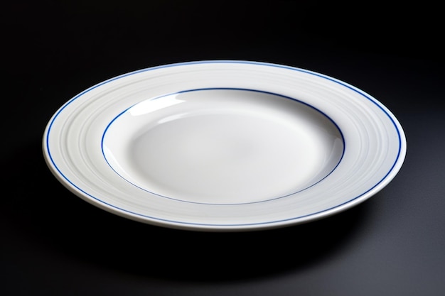 на черном столе стоит белая тарелка с синей окантовкой, генеративный ИИ