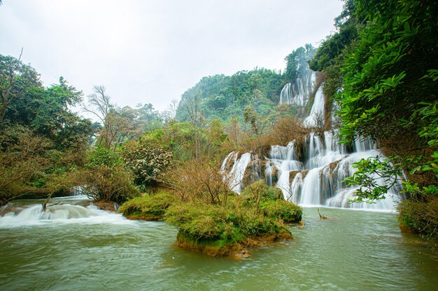 Foto thi lo su waterfall paesaggio forestale thailandia