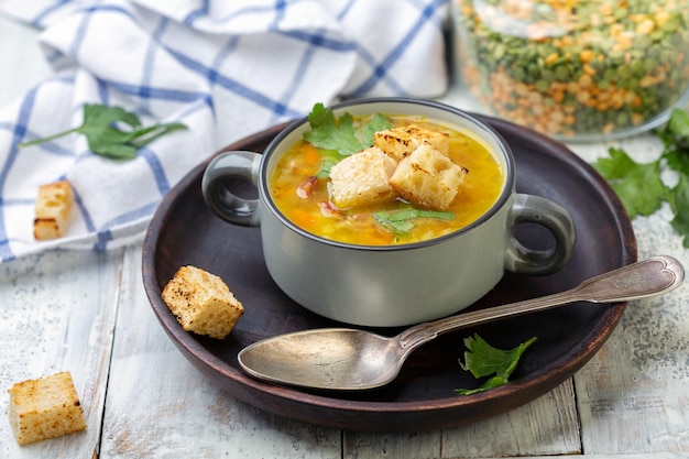 Thick soup of split peas with croutons