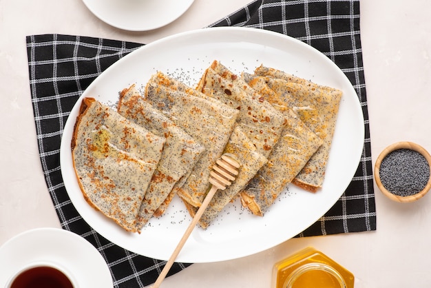 Photo thin crepes with poppy seeds