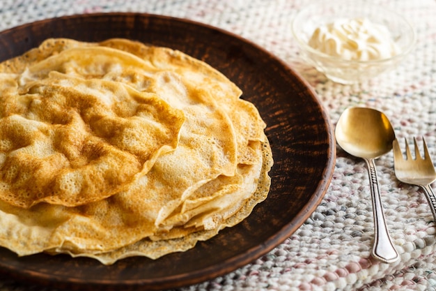 プレートの薄い揚げパンケーキ