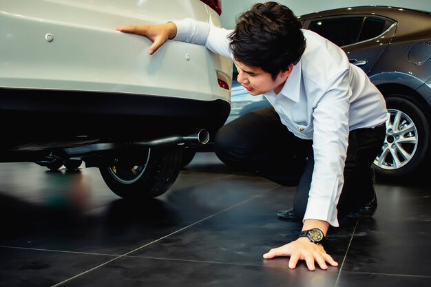 Foto questa macchina per la sospensione dell'ispezione professionale o l'automobile