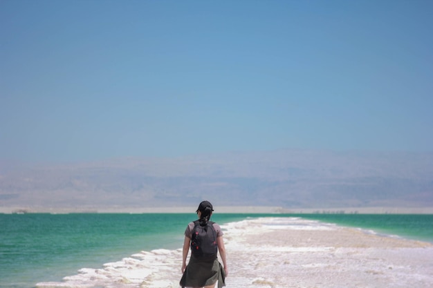 写真 これは死海の観光客です