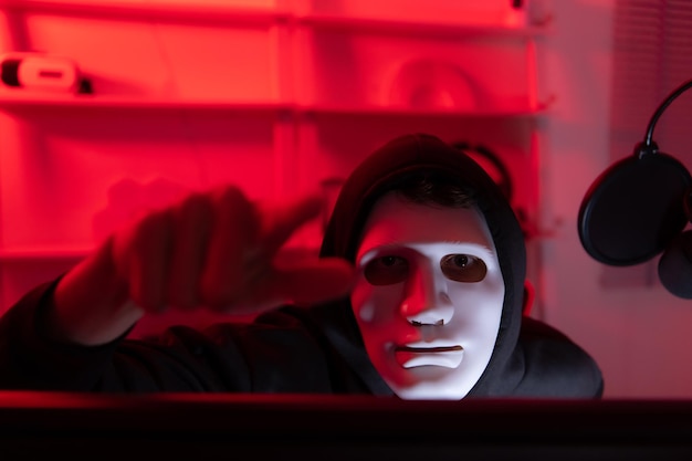 This is the face of a hacker who is knowledgeable with operating systems and other programs