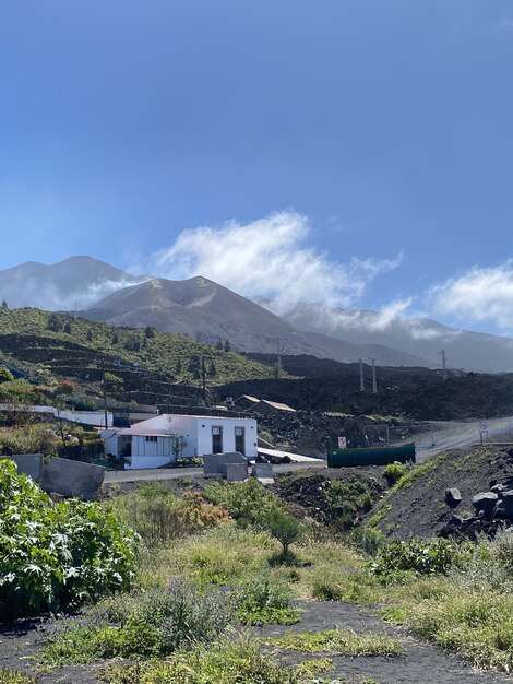 照片上这是伟大的和强大的山峰vieja火山喷发的拉帕尔玛岛的后果