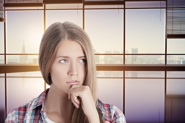 Photo thoughtful woman in interior with city view