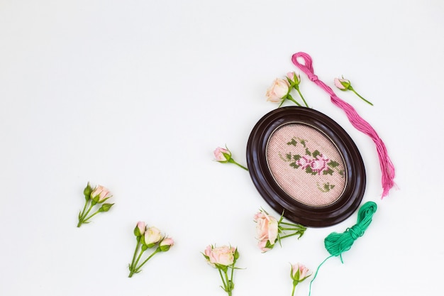 threads and embroidered picture, pink rose buds 