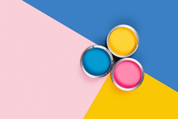 사진 페인트 항아리와 3 색.