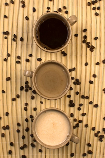 Foto tre tazze di caffè