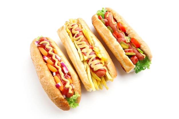 白で隔離される 3 つの新鮮なホットドッグ