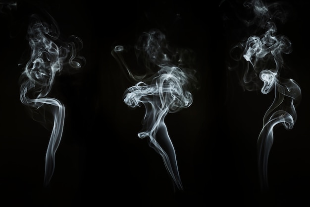 Photo three silhouettes of smoke floating