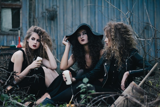 Photo three vintage witches gathered for the sabbat eve of halloween