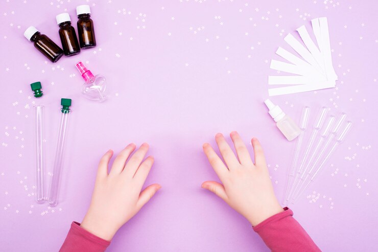 Thuis parfums maken. Kinderhanden maken parfum