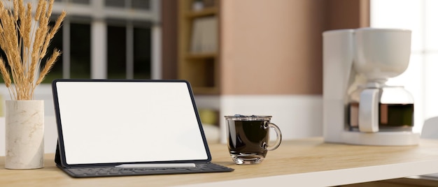 Thuiswerkruimte Tabletmodel met draadloos toetsenbord op houten tafel