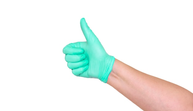 白い背景の上の緑のラテックス手袋で親指を立てる。