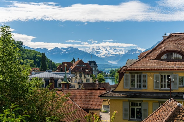 トゥーンは、スイスのベルン州の自治体です。