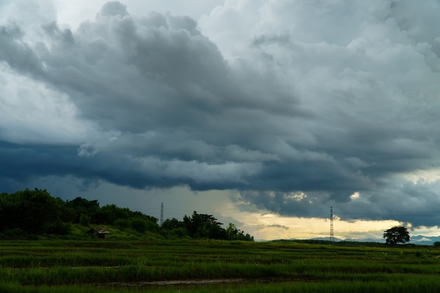 Cielo di temporale. nuvole di pioggia