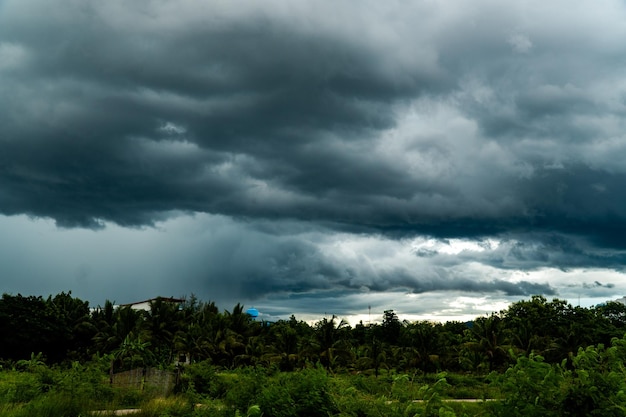 Photo thunder storm sky rain clouds