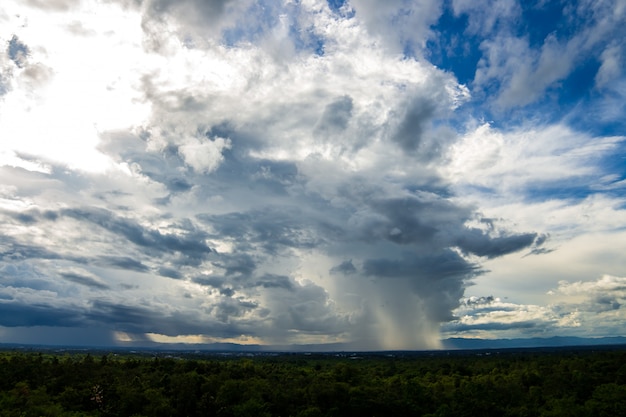 Thunder stormhemel Regenwolken