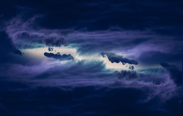 Photo thunderstorms are massive clouds with thunder and lightning discharges in the sky