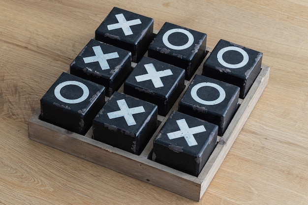 Gioco da tavolo in legno tic tac toe