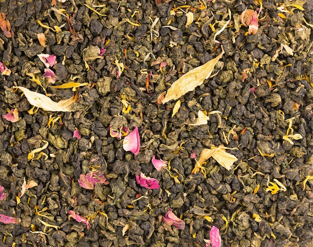 Photo tie guan yin tea with the petals of lilac