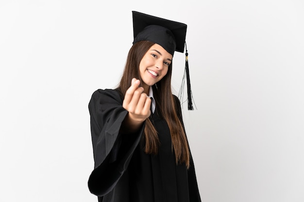 Tiener Braziliaanse universitair gediplomeerde over geïsoleerde witte achtergrond die geldgebaar maakt