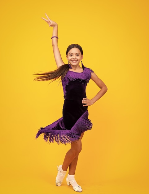 Tiener kind meisje dansen stijldans Choreografie klasse dansschool