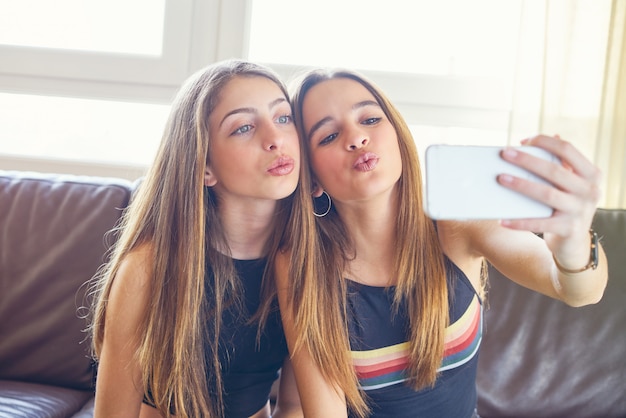 Tiener meisjes beste vrienden make-up selfie camera