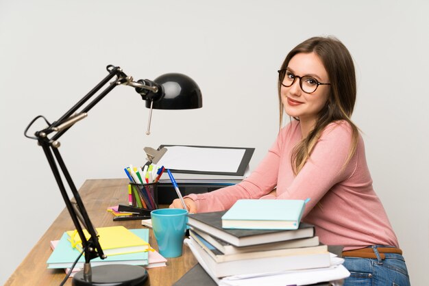 Tiener student meisje in haar kamer