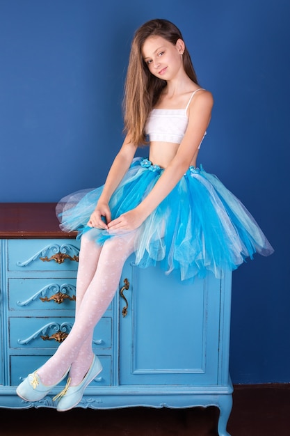 Tienermeisje draagt ballet tutu rok jonge ballerina danseres