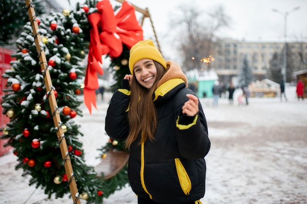 Tieners die plezier hebben in de winter.