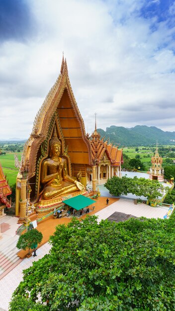 タイガー洞窟寺院