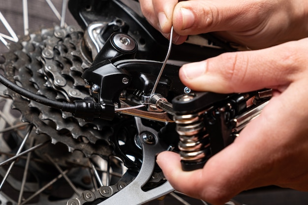 Tightening the gear shift cable on a bicycle with multitool