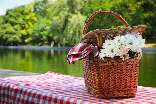 Tijd doorbrengen in de natuur picknickaccessoires voor picknick