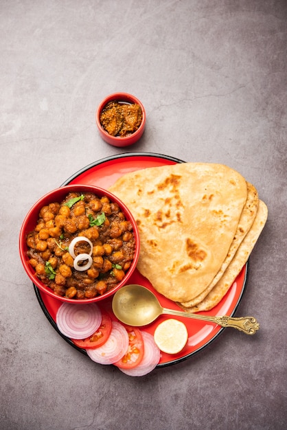 Tikona Paratha of Triangle parotha met chole of choley of chana masala