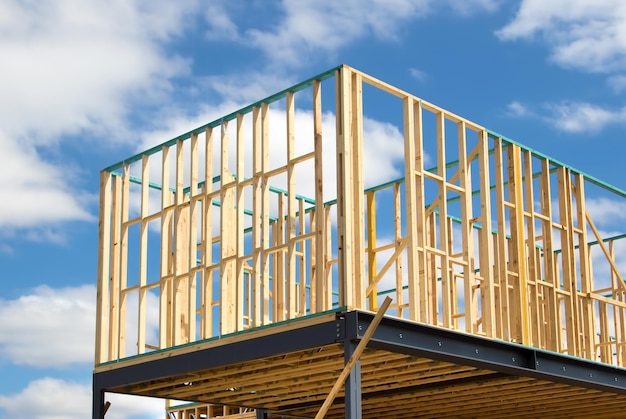 Photo timber frame of house under construction