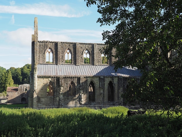 Photo tintern abbey (abaty tyndyrn) in tintern