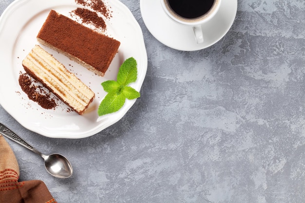 Tiramisu-dessert en koffie