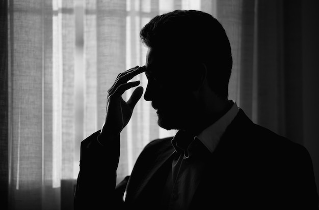 Photo tired man feel pain head close up portrait of stressed man suffer from headache at office stressed job painful man got migraine touches her head because of pain stressed tired man from headache
