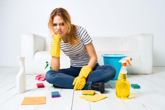 Photo tired woman housewife cleaning detergent lifestyle room