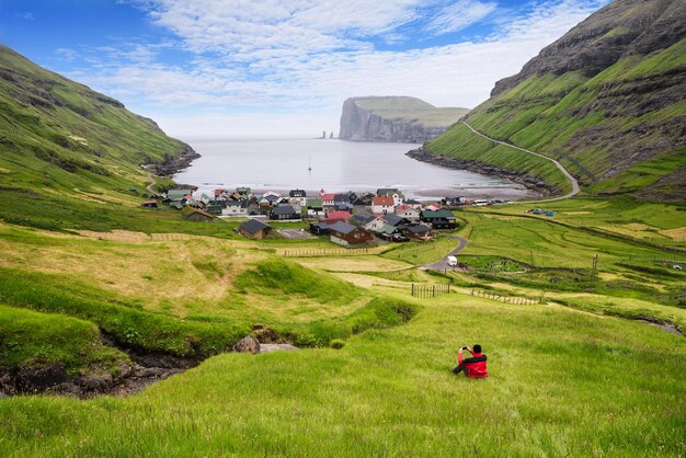 写真 トヨルヌヴィク村と海の景色 リシンとケリンギン・フェロー諸島