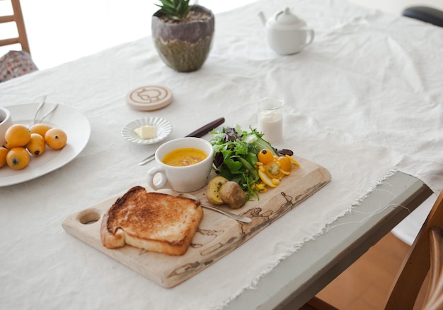 Photo toast bread and potage and salad on cutting board