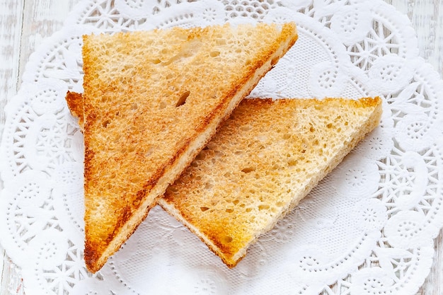 Toast brood op een lichte achtergrond