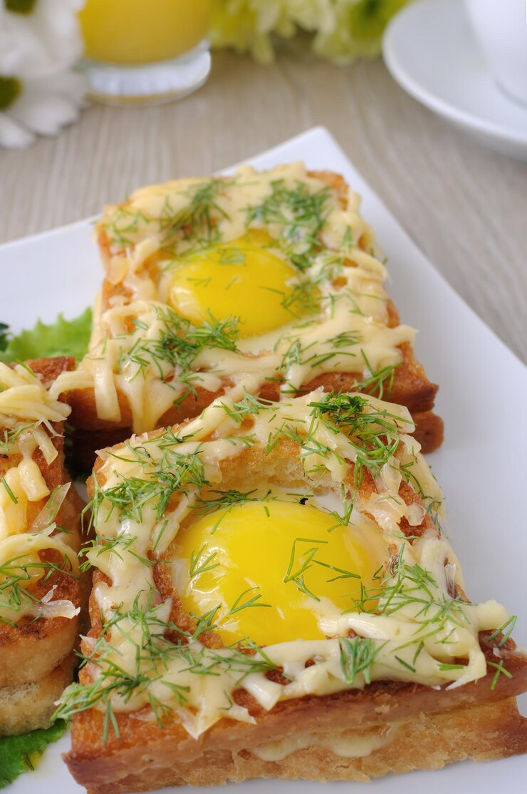 Toast met ei en kaas met dille