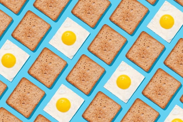 Foto modello di toast su sfondo blu concetto alimentare creativo concetto di colazione mattutina e brunch